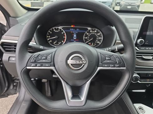 Used 2023 Nissan Altima 2.5 SV FWD image 35