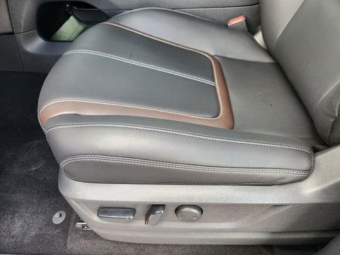 New 2026 Nissan Armada SL w/ Captain's Chari Seat Package image 17