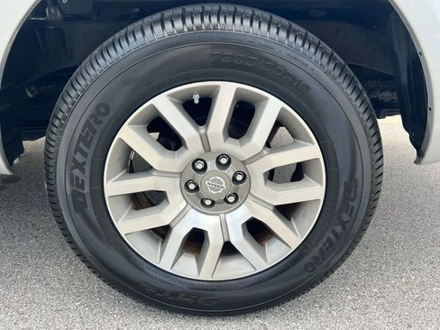 Used 2012 Nissan Frontier SL w/ Moonroof Pkg image 41