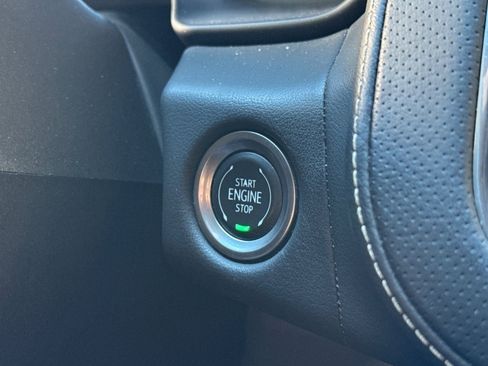 Used 2024 Chevrolet Suburban Premier image 32