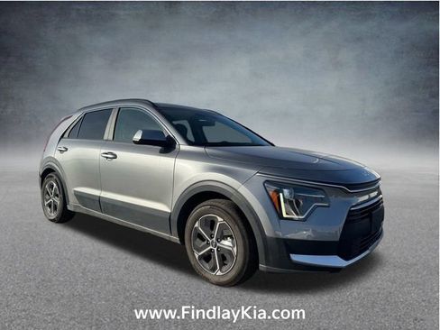 Used 2023 Kia Niro LX image 2