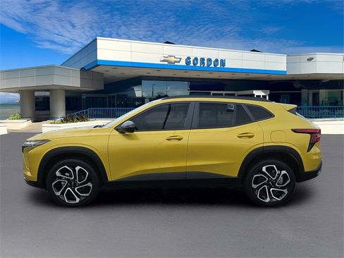 Used 2024 Chevrolet Trax RS w/ Sunroof Package image 3