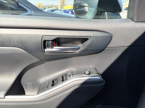 Used 2024 Toyota Highlander XLE image 15