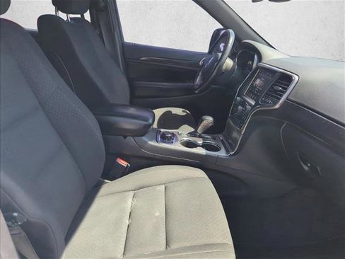 Used 2018 Jeep Grand Cherokee Laredo AWD/4WD image 22