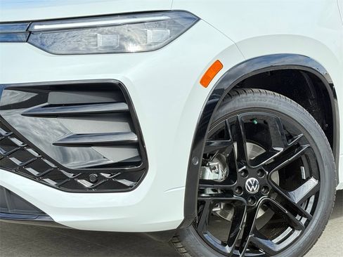 New 2026 Volkswagen Tiguan SE R-Line image 2