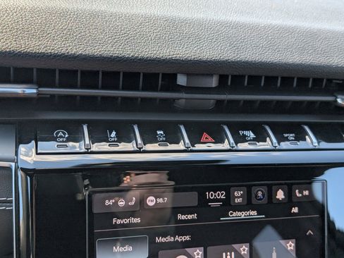 Used 2024 Jeep Grand Cherokee L Laredo image 33