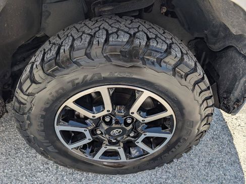 Used 2014 Toyota Tundra Limited w/ Limited Premium Package AWD/4WD image 4