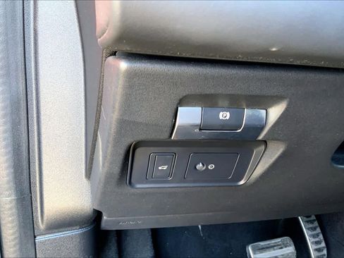 Used 2022 Land Rover Discovery Sport SE R-Dynamic image 32