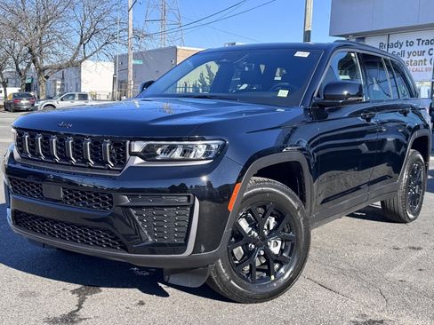 New 2026 Jeep Grand Cherokee Laredo image 3