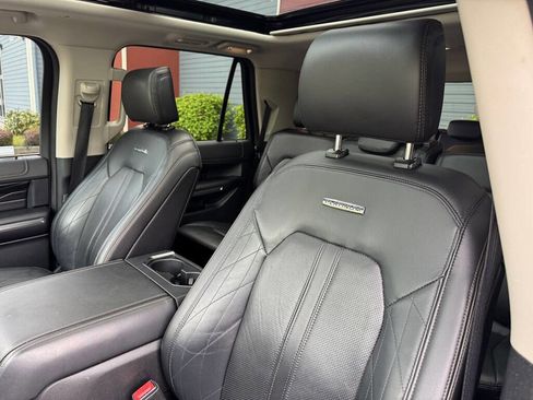 Used 2018 Ford Expedition Platinum AWD/4WD image 6
