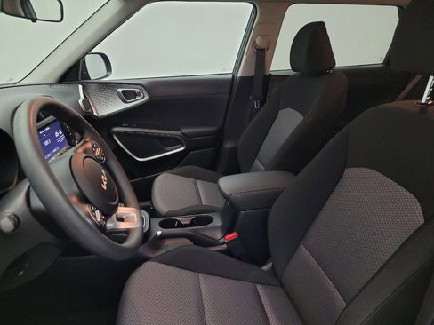 Used 2025 Kia Soul LX image 17