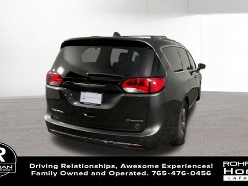 Used 2018 Chrysler Pacifica Limited w/ Advanced Safetytec Group image 9