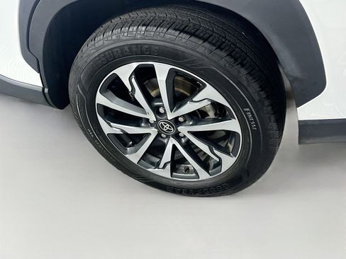 Used 2025 Toyota Corolla Cross XLE image 11