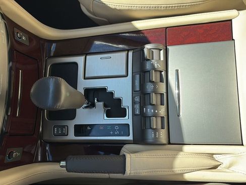 Used 2015 Lexus LX 570 4WD w/ Luxury Package image 26