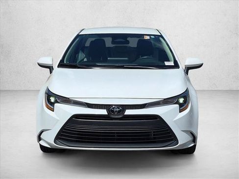 Used 2025 Toyota Corolla LE FWD image 2