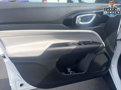 Certified 2022 Jeep Compass Limited AWD/4WD image 11