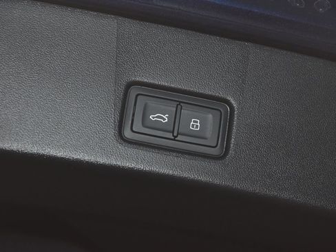 Used 2024 Audi Q4 e-tron Premium image 36