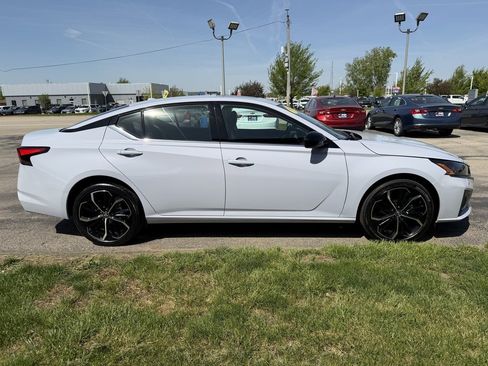 Used 2025 Nissan Altima 2.5 SR w/ SR Premium Package AWD/4WD image 6