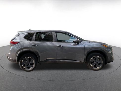 Used 2025 Nissan Rogue SV image 18