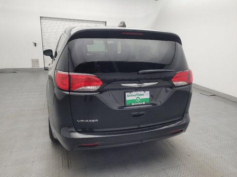 Used 2023 Chrysler Voyager LX FWD image 6