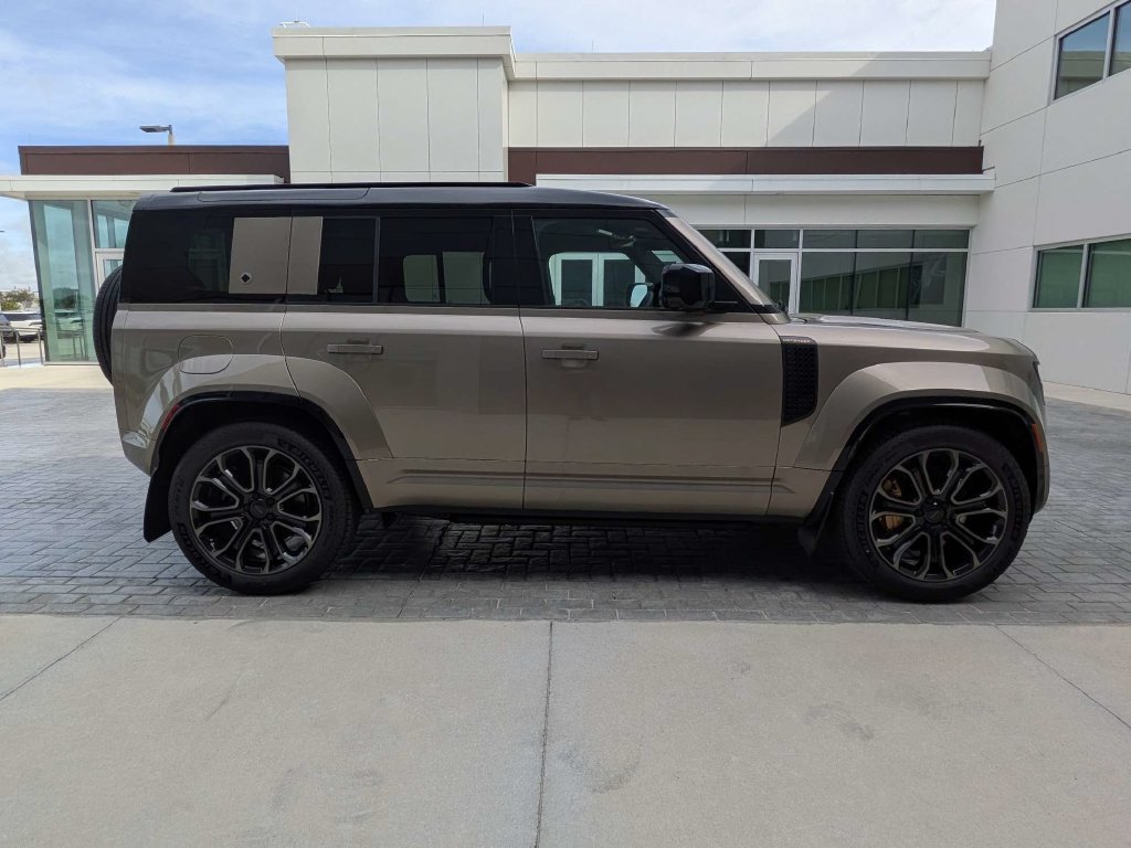 New 2026 Land Rover Defender 110 OCTA AWD/4WD image 7
