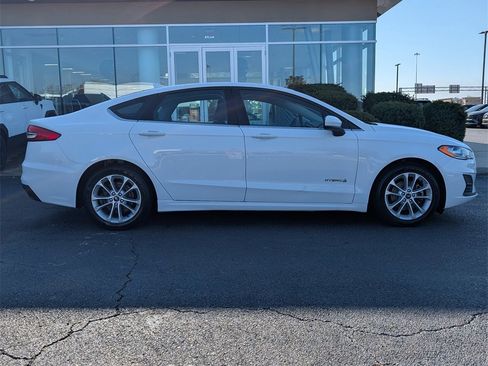 Used 2019 Ford Fusion SE image 3