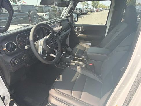 New 2026 Jeep Wrangler Unlimited Sahara AWD/4WD image 3