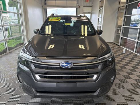Used 2025 Subaru Forester Limited AWD/4WD image 2