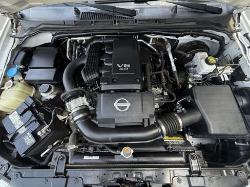 Used 2019 Nissan Frontier SL AWD/4WD image 14