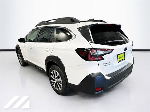 Used 2025 Subaru Outback Premium image 7