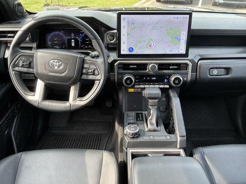 Used 2025 Toyota 4Runner Limited AWD/4WD image 28