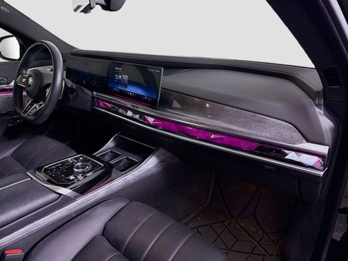 Certified 2024 BMW 740i xDrive w/ Executive Package AWD/4WD image 32