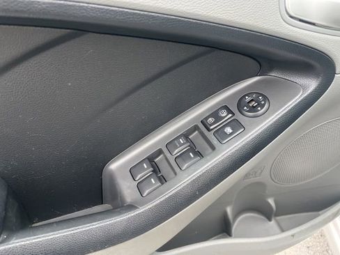 Used 2017 Kia Forte LX image 11