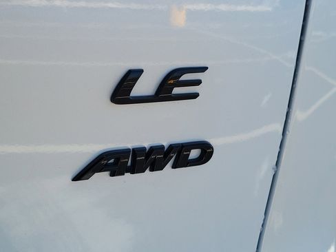 Used 2022 Toyota Corolla Cross LE image 7