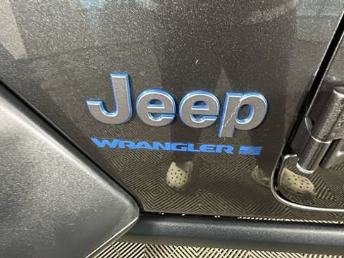 Used 2024 Jeep Wrangler Unlimited AWD/4WD image 9