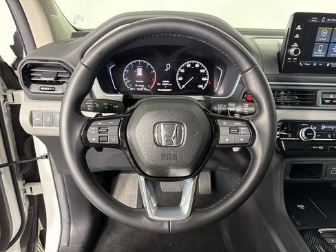 Used 2025 Honda Pilot EX-L image 23