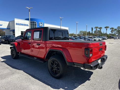 Certified 2022 Jeep Gladiator Sport image 5