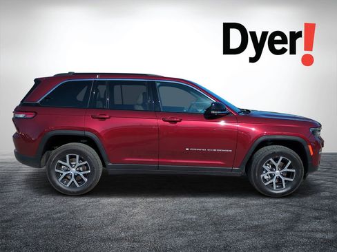 Used 2025 Jeep Grand Cherokee Limited RWD image 2