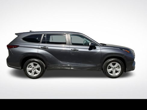 Used 2023 Toyota Highlander L FWD image 21
