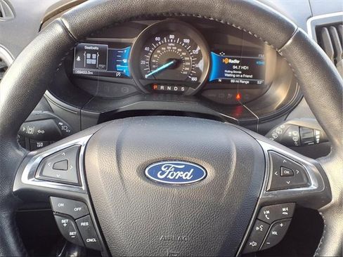 Used 2022 Ford Edge Titanium image 10