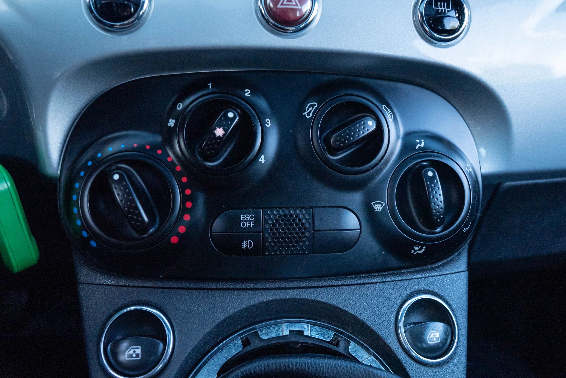 Used 2012 FIAT 500 Sport w/ Safety & Sound Pkg FWD image 31