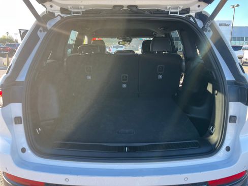 Used 2024 Jeep Grand Cherokee Altitude image 34