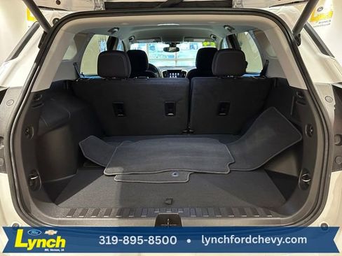 Used 2024 GMC Terrain SLE w/ Driver Convenience Package image 19