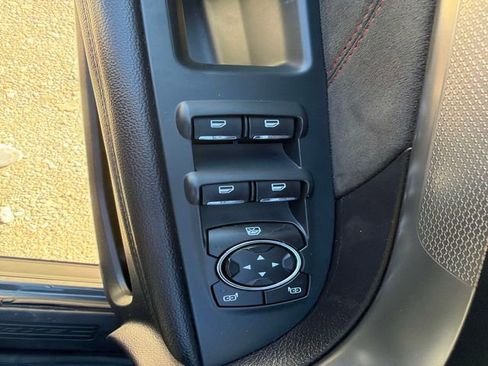Used 2019 Ford Explorer XLT w/ Equipment Group 202A AWD/4WD image 18