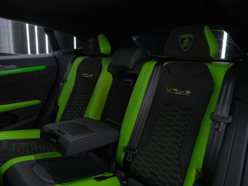 Used 2022 Lamborghini Urus AWD/4WD image 14