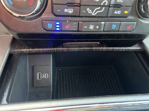 Used 2020 Ford F250 Lariat w/ Lariat Value Package AWD/4WD image 32