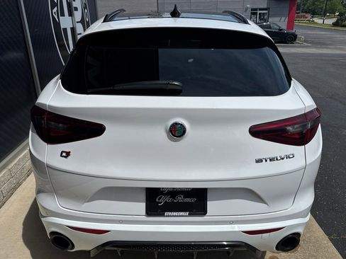 Used 2022 Alfa Romeo Stelvio Veloce AWD/4WD image 11
