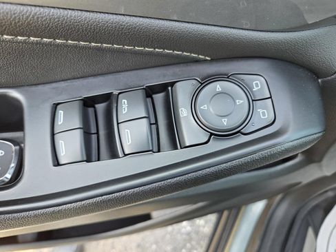 Used 2022 Chevrolet Traverse LT w/ LPO, Floor Liner Package FWD image 22