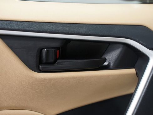 Certified 2025 Toyota RAV4 LE image 31