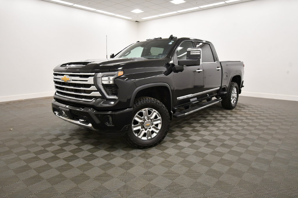 Used 2024 Chevrolet Silverado 3500 High Country w/ High Country Premium Package AWD/4WD image 2